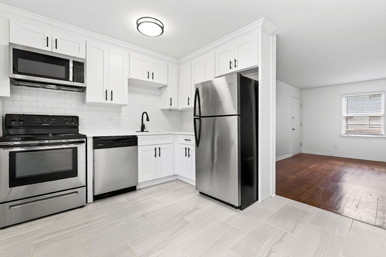 830 Moreland Ave Se - Photo 3 of 9