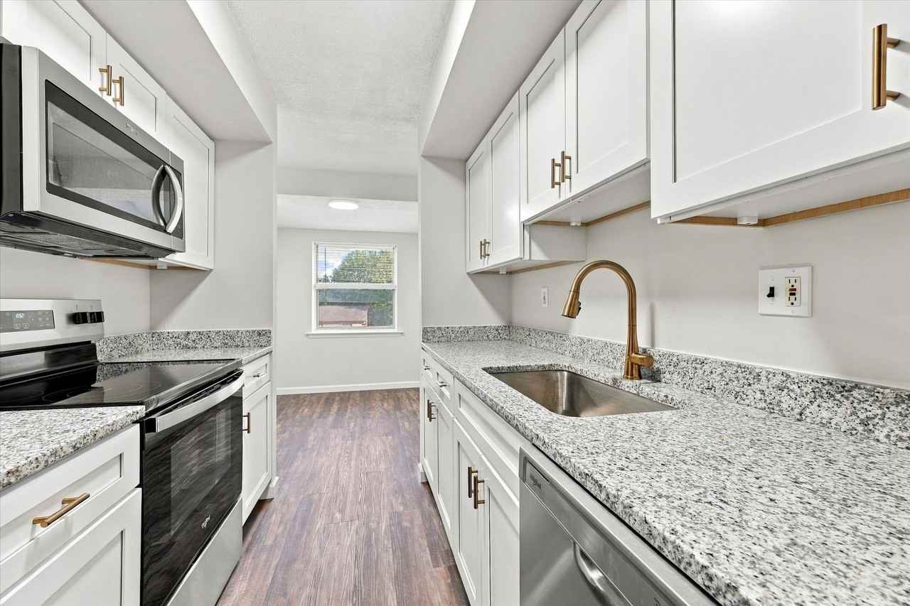 1424 Valley Dr - Photo 2 of 19