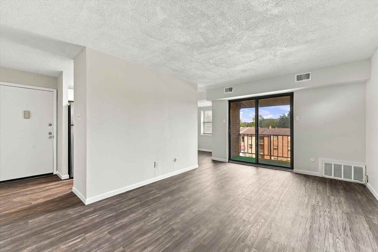 1424 Valley Dr - Photo 3 of 19