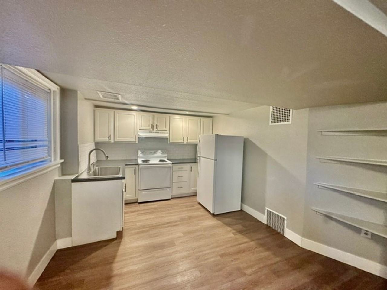 930 20th Ave - Photo 2 of 7