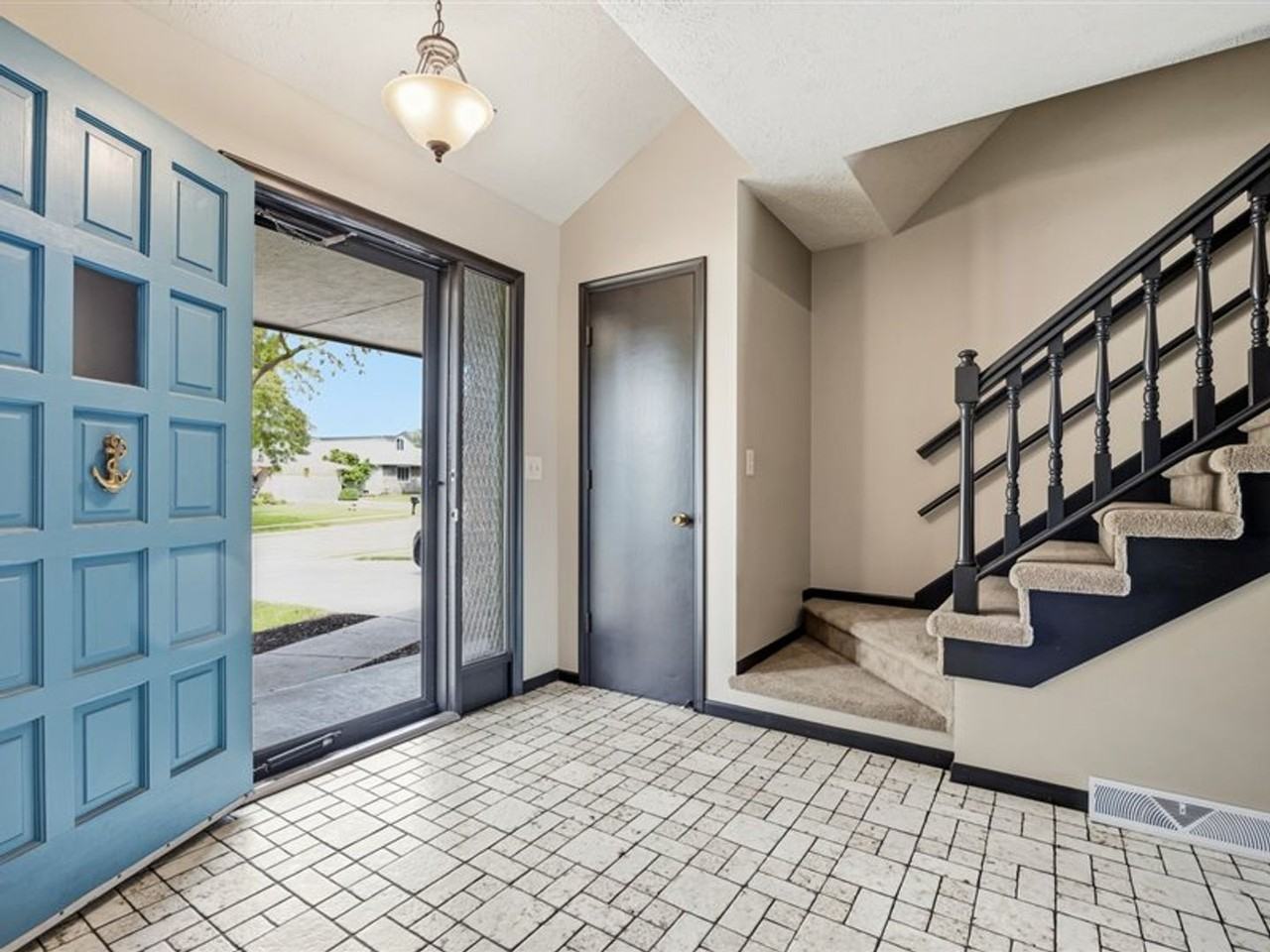 15665 Fountain Hills Dr - Photo 4 of 34