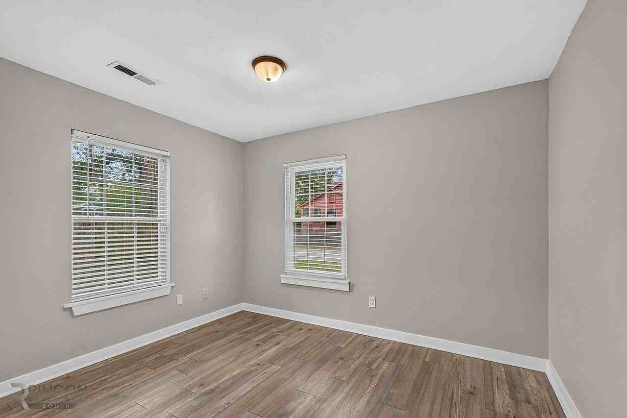 Flats On Florida Ave - Photo 6 of 21
