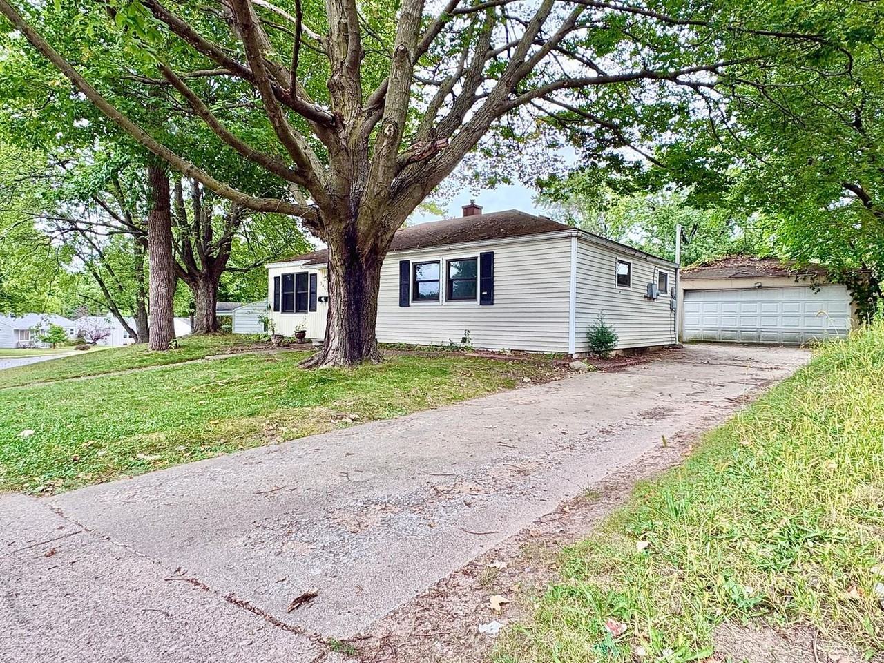3402 Woldhaven Dr - Photo 2 of 10