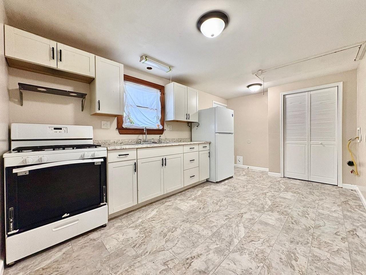 3402 Woldhaven Dr - Photo 4 of 10
