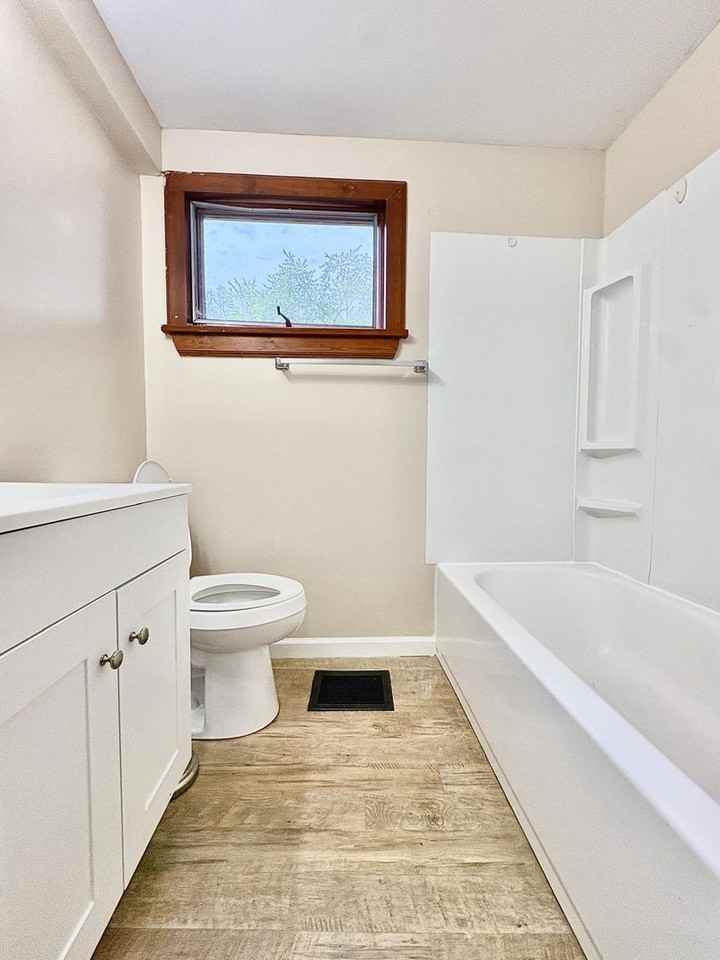 3402 Woldhaven Dr - Photo 6 of 10