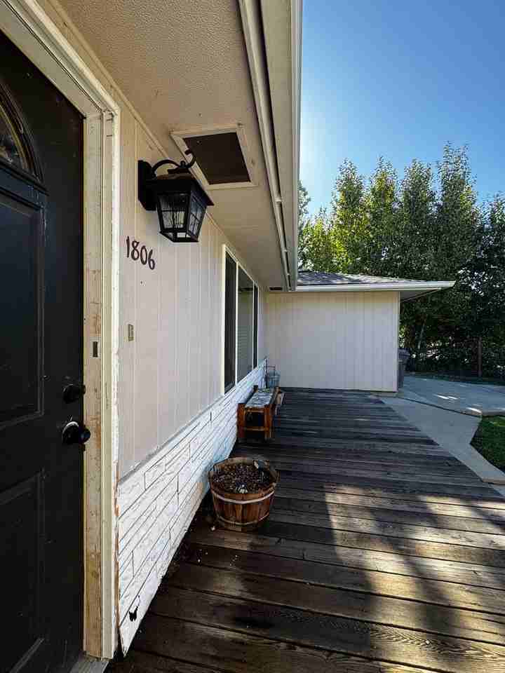 1806 N Parklane Ave - Photo 4 of 25