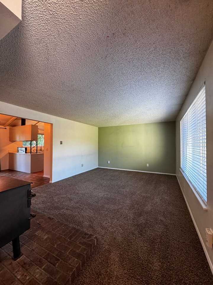 1806 N Parklane Ave - Photo 5 of 25