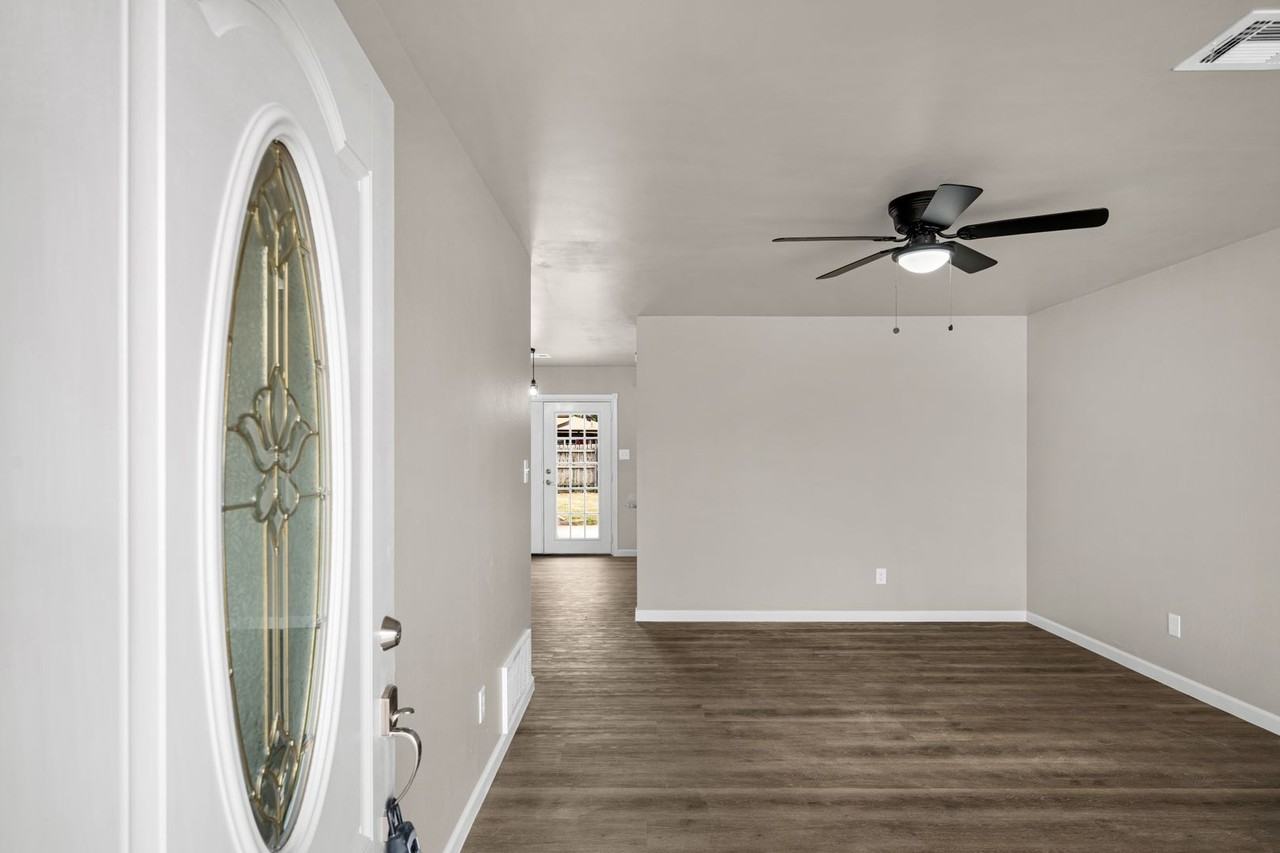 509 Ne Cimarron Cir - Photo 2 of 28