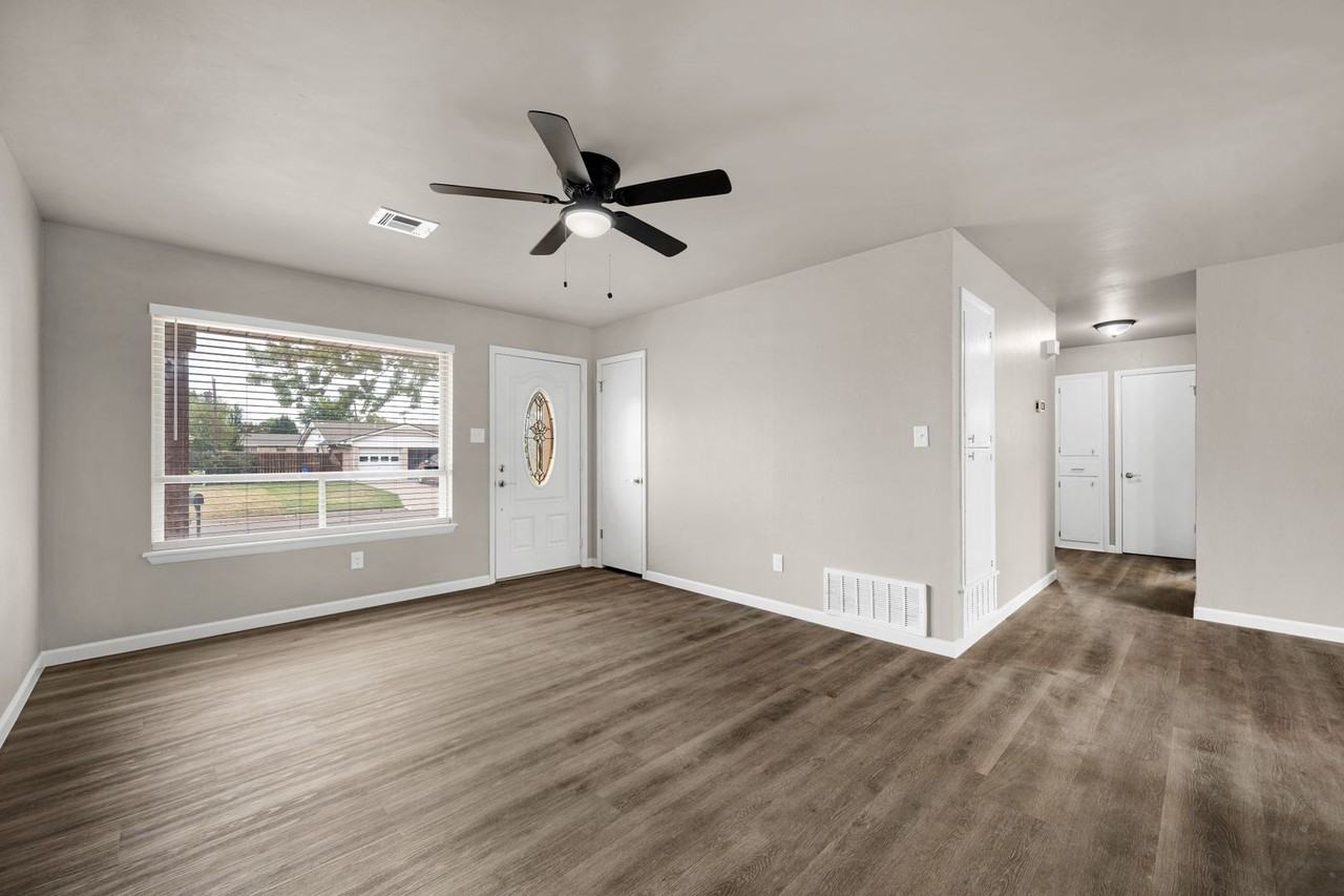 509 Ne Cimarron Cir - Photo 4 of 28