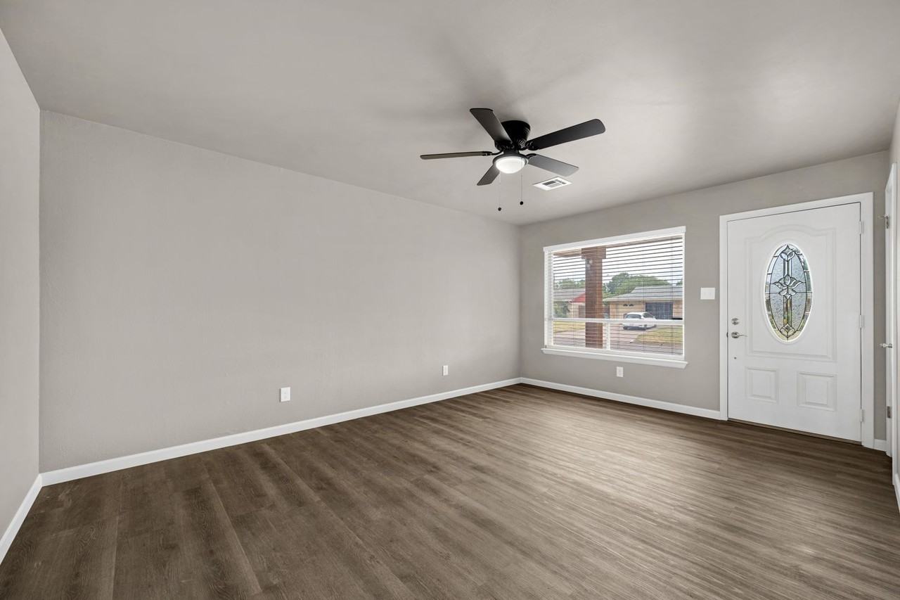 509 Ne Cimarron Cir - Photo 5 of 28
