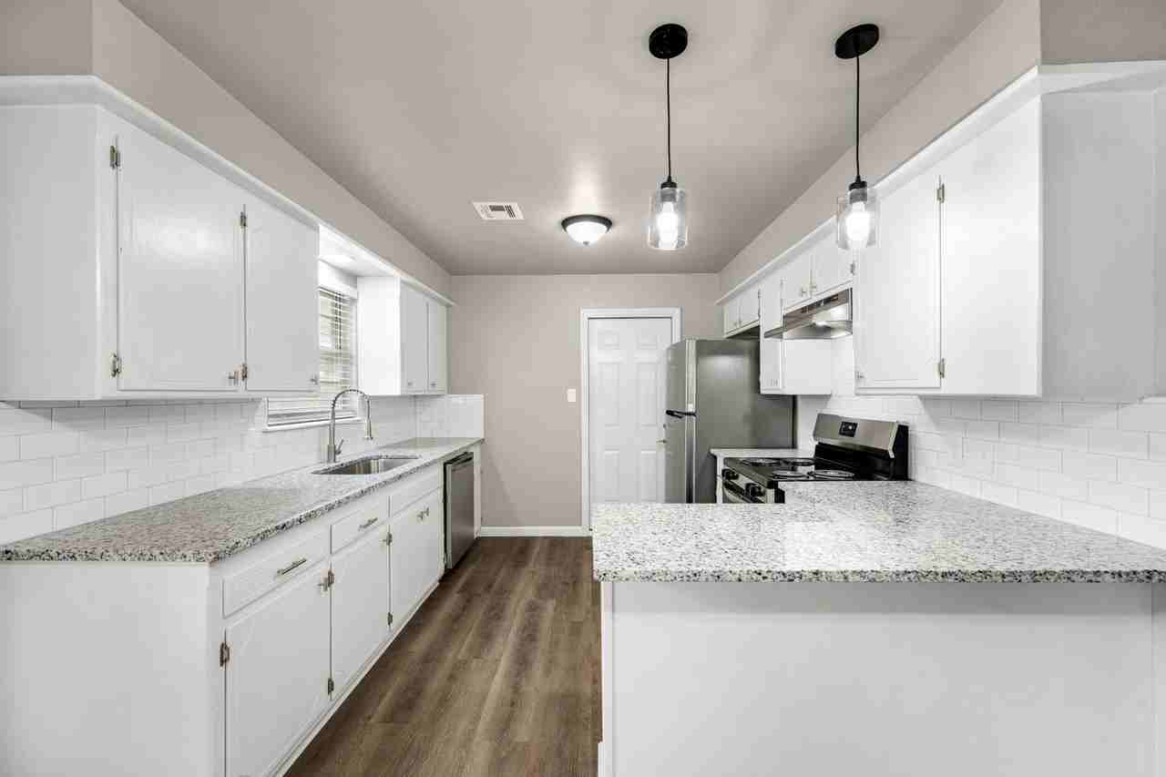509 Ne Cimarron Cir - Photo 7 of 28