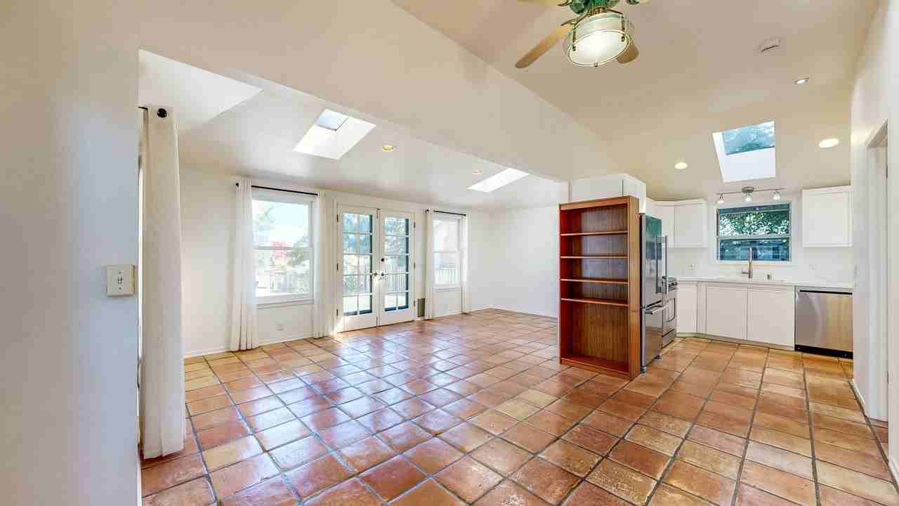 7470 Mirabel Rd - Photo 7 of 32