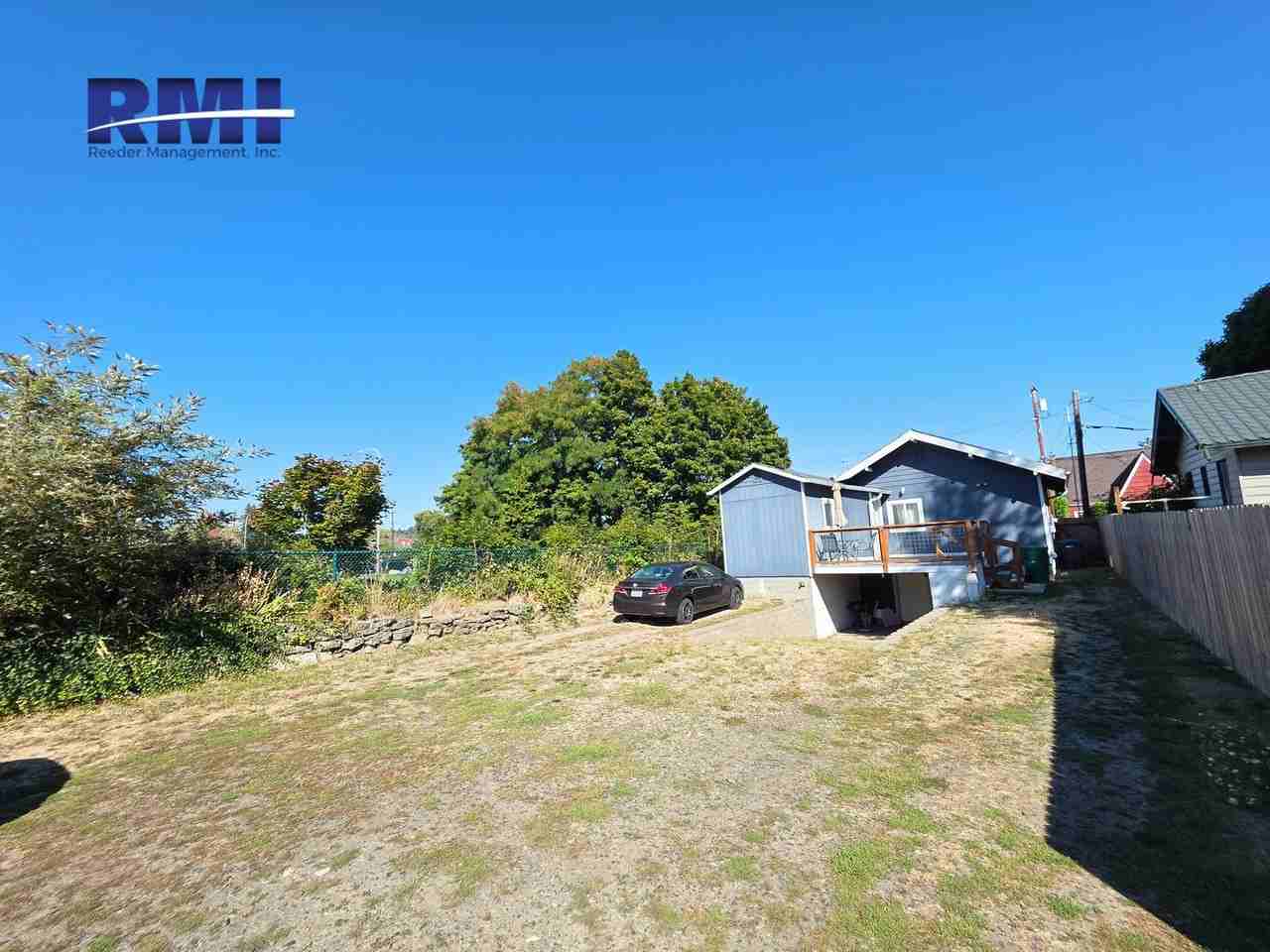 1015 Warren Ave - Photo 4 of 19