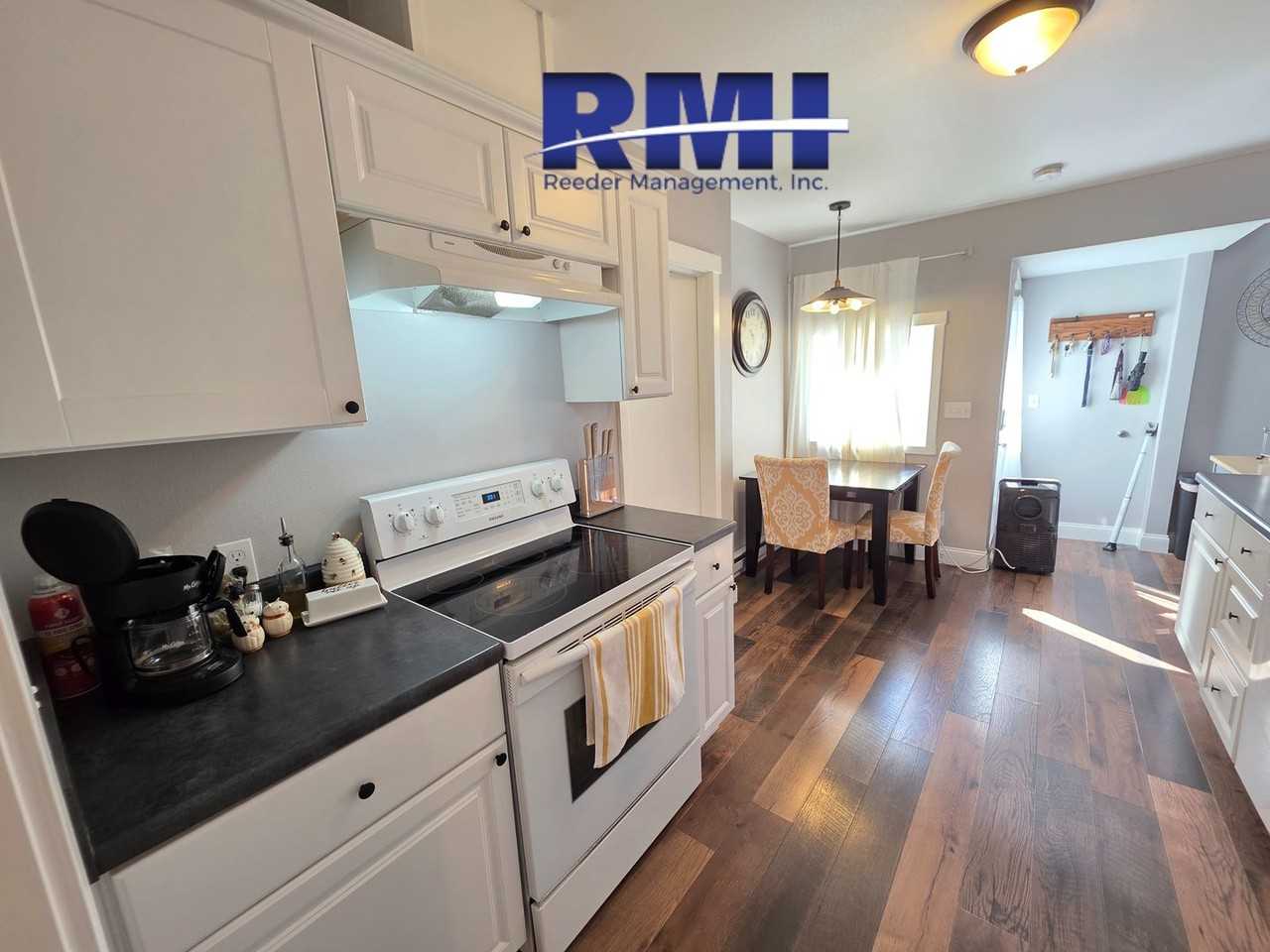1015 Warren Ave - Photo 7 of 19