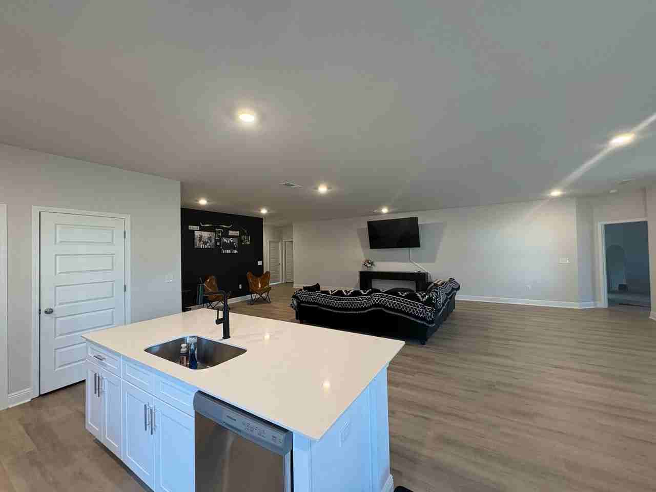5614 Thatcher Rd - Photo 5 of 21