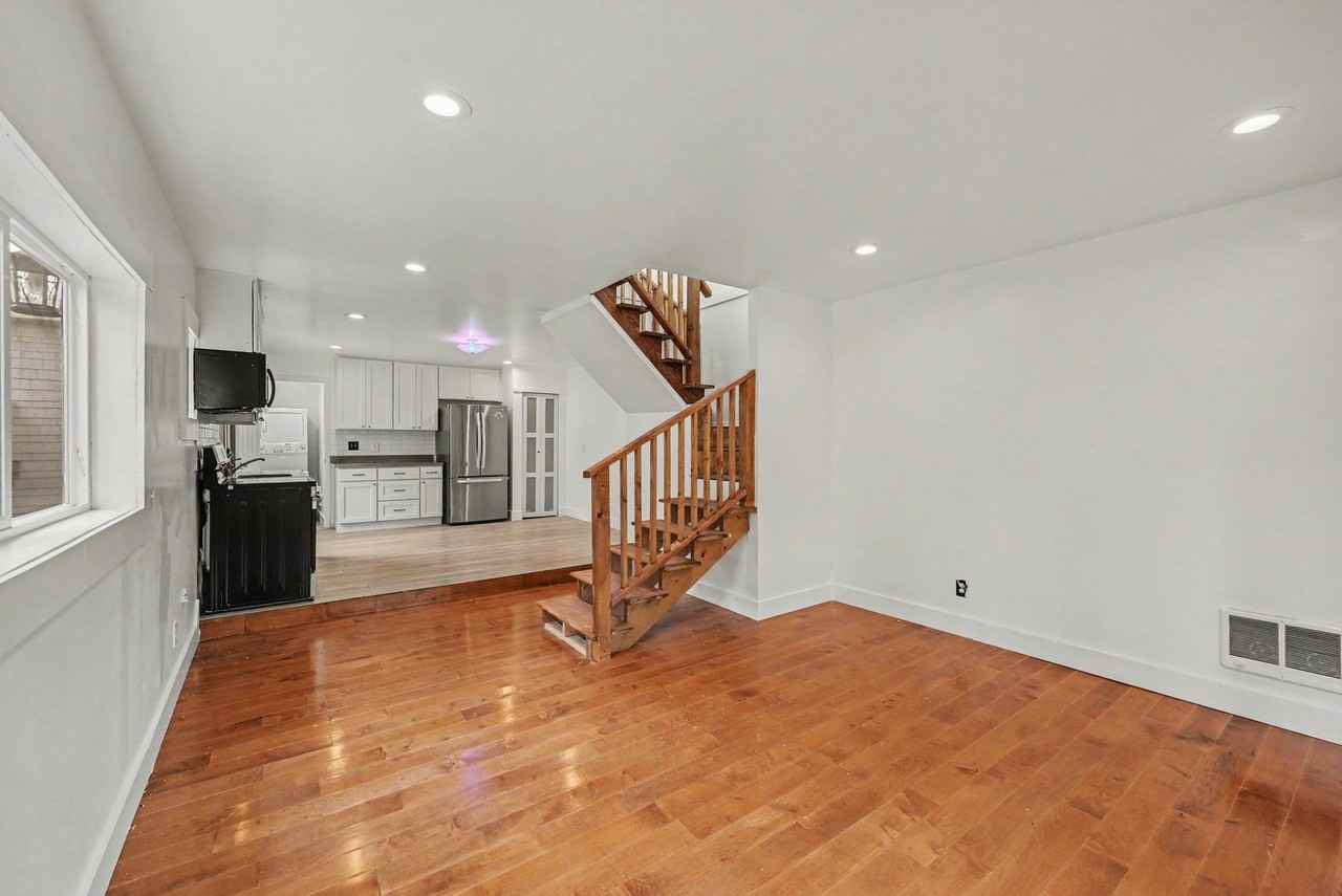 9451 36th Ave Sw - Photo 5 of 36