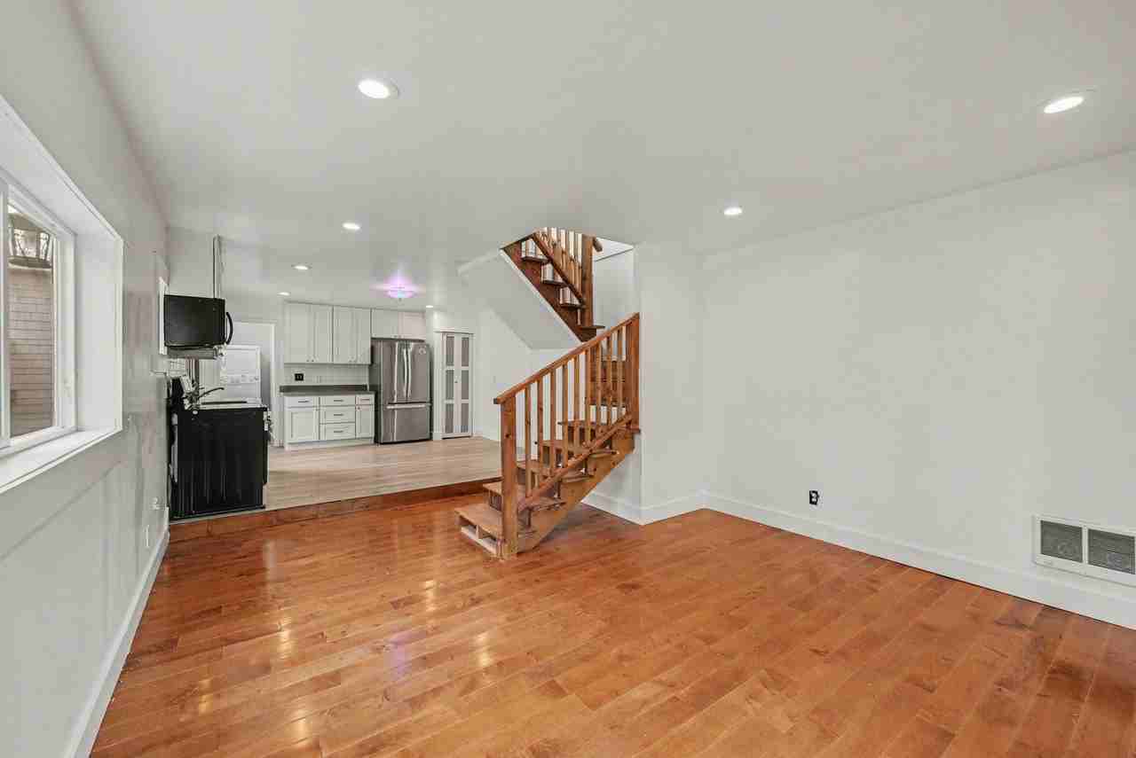 9451 36th Ave Sw - Photo 6 of 36