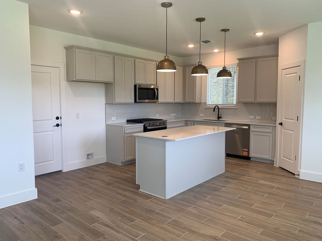 16809 Bustillos Path - Photo 2 of 6