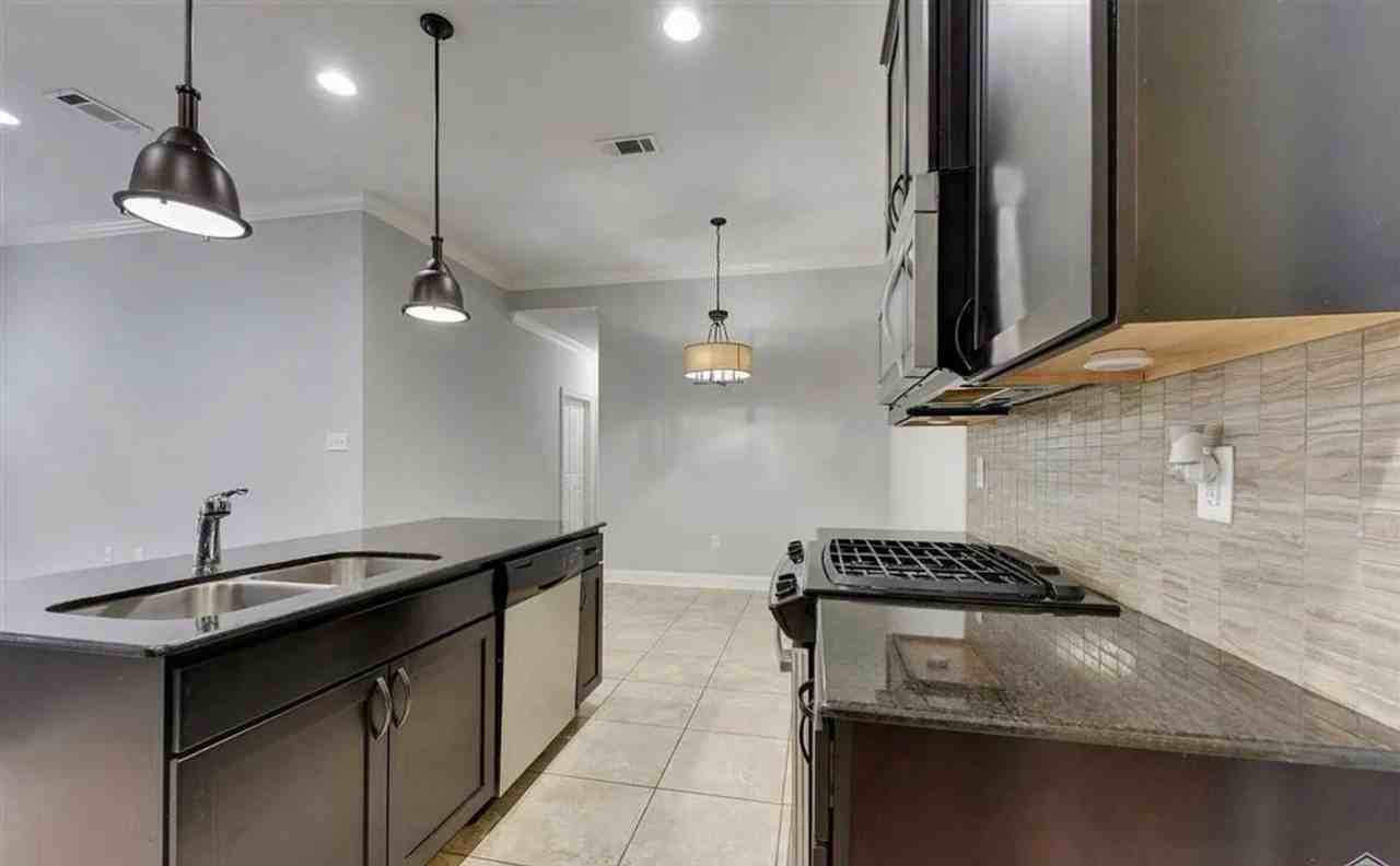7853 Seville Ct - Photo 3 of 15