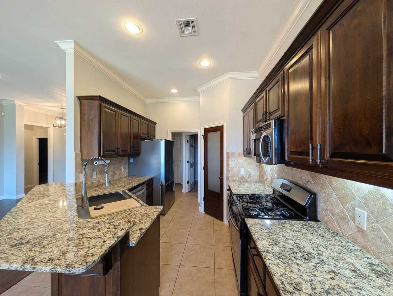2416 Nw 153rd St - Photo 5 of 24