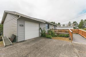 featured image of 2813 Nw Bayshore Loop