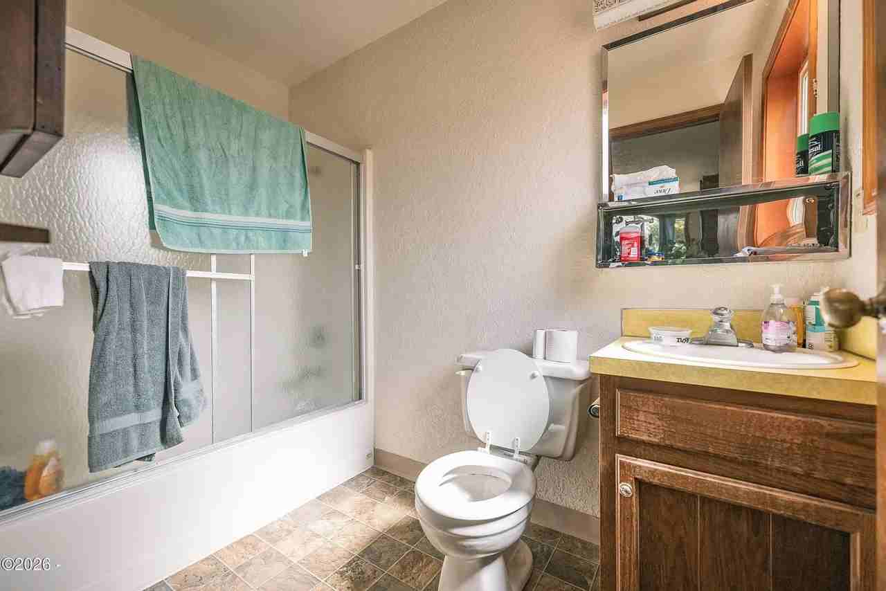 2813 Nw Bayshore Loop - Photo 4 of 8