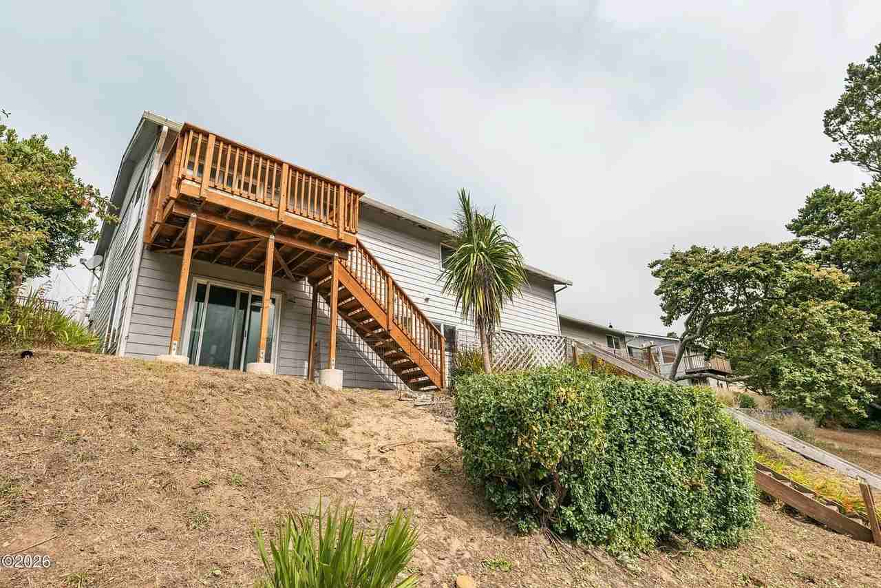2813 Nw Bayshore Loop - Photo 5 of 8