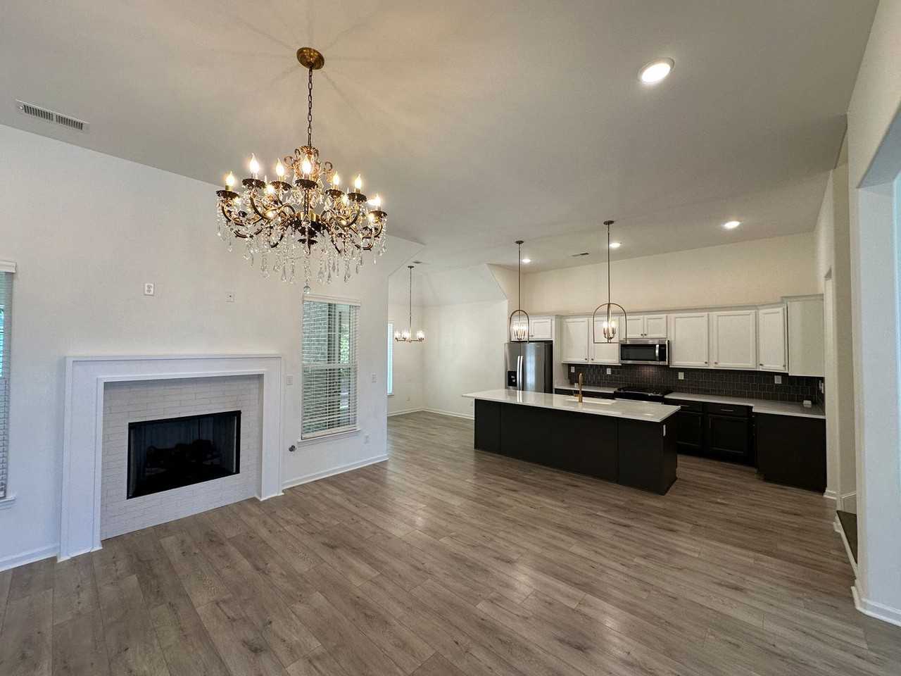 4998 Farmland Way - Photo 3 of 25