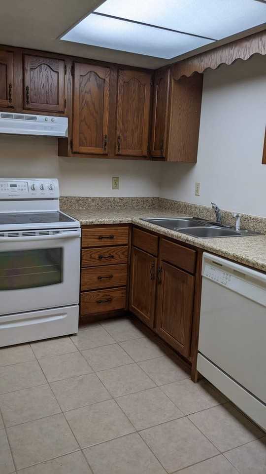 1515 Nw 29th Rd #E1 - Photo 2 of 4
