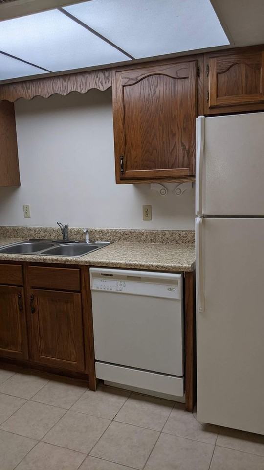 1515 Nw 29th Rd #E1 - Photo 3 of 4