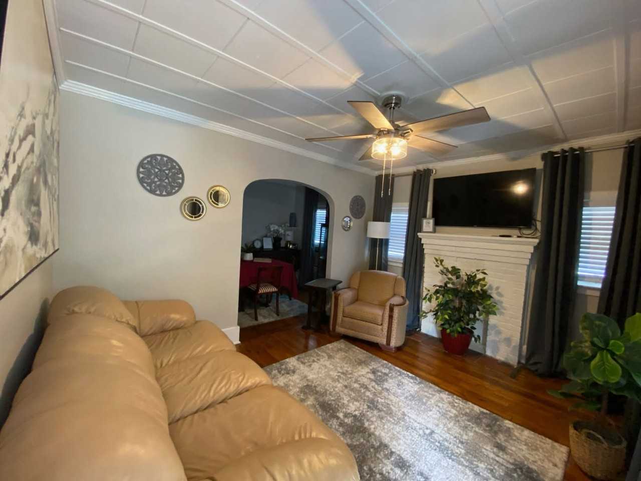2155 Magnolia St - Photo 2 of 8
