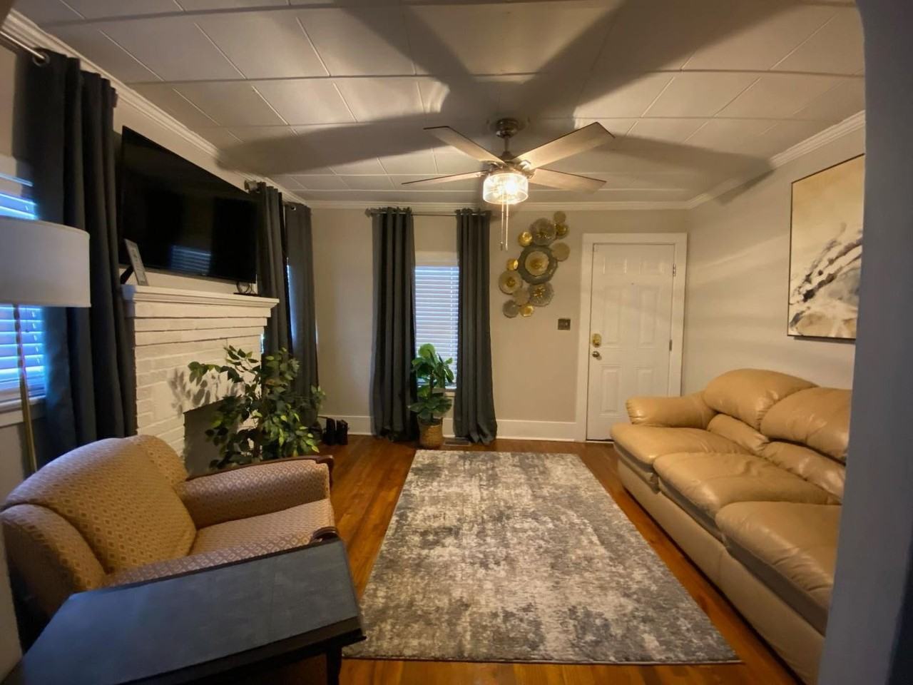 2155 Magnolia St - Photo 3 of 8