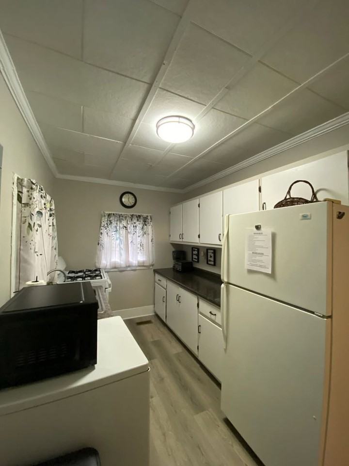 2155 Magnolia St - Photo 5 of 8