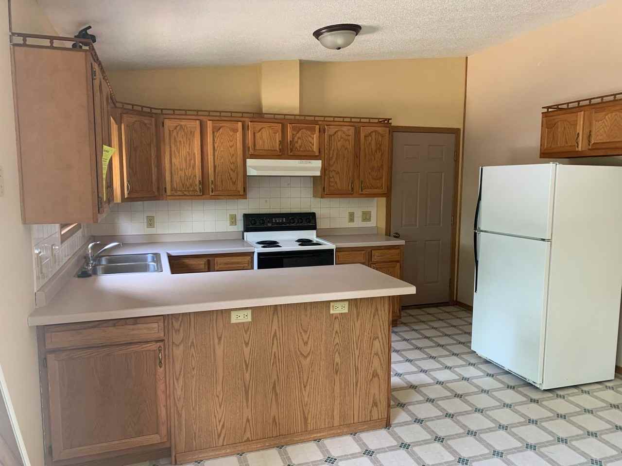 1229 1229 - 1231 Elgin Ave. - Photo 2 of 12