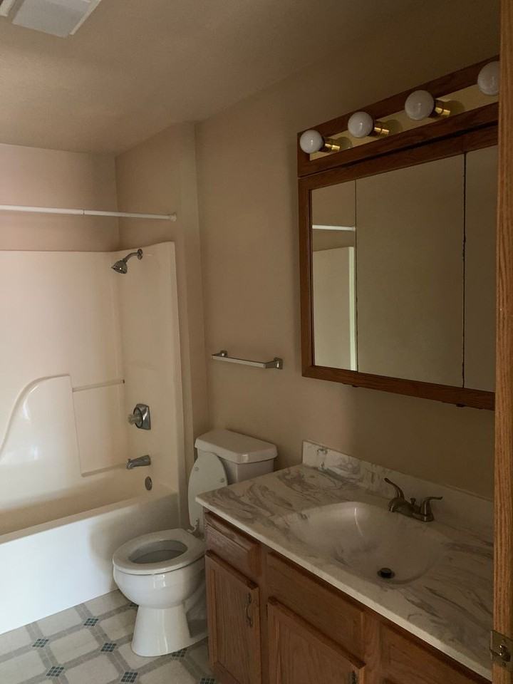 1229 1229 - 1231 Elgin Ave. - Photo 5 of 12