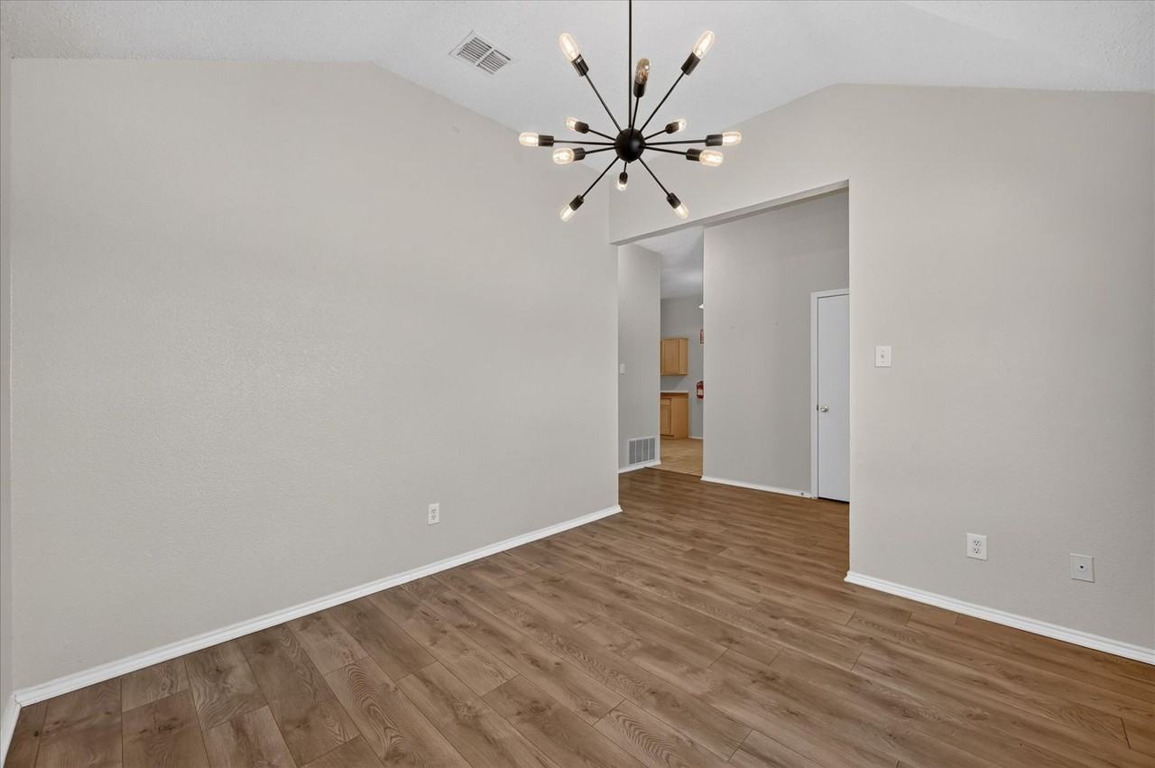 844 Canyon Cove Dr - Photo 3 of 17