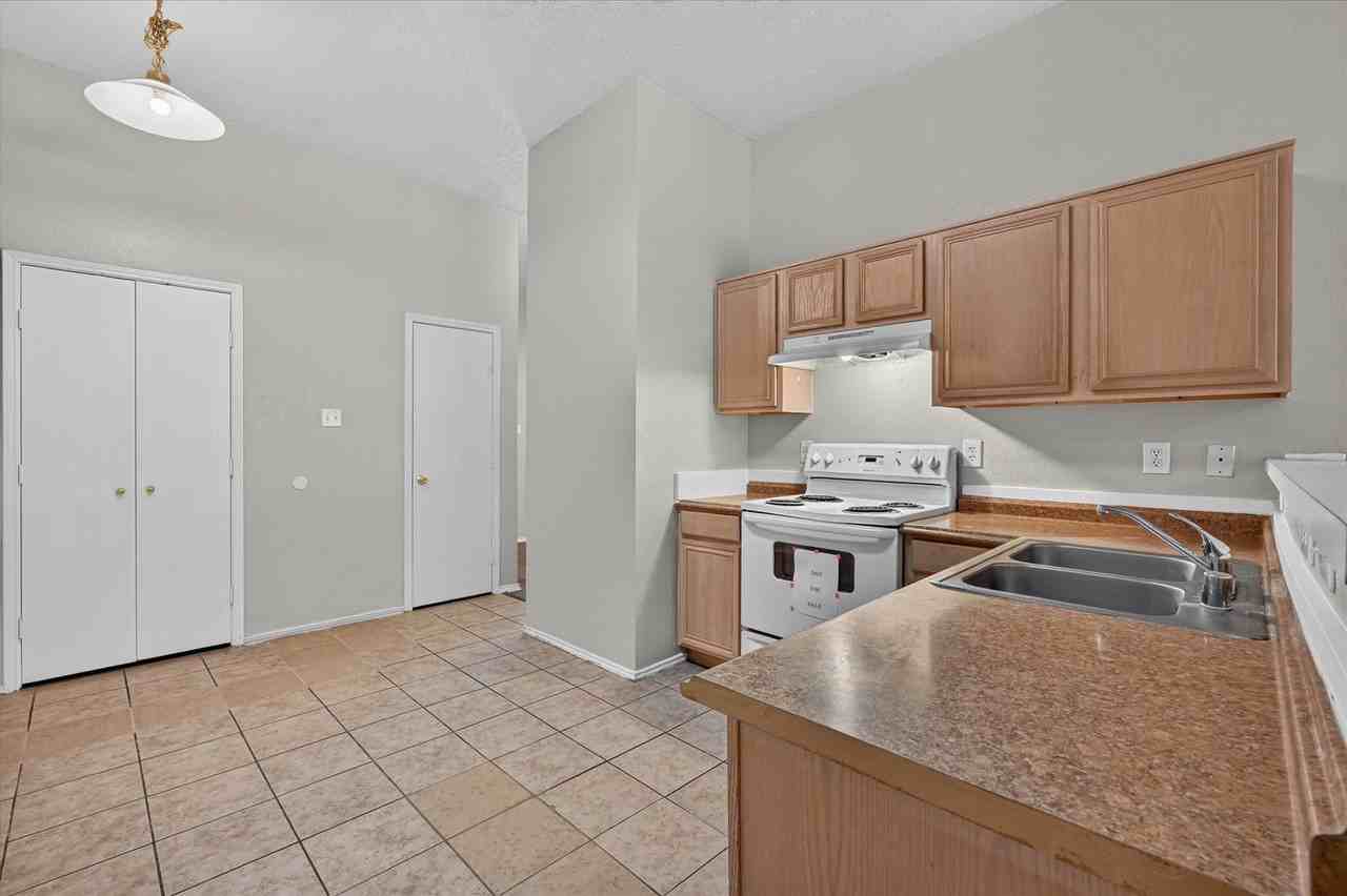 844 Canyon Cove Dr - Photo 5 of 17