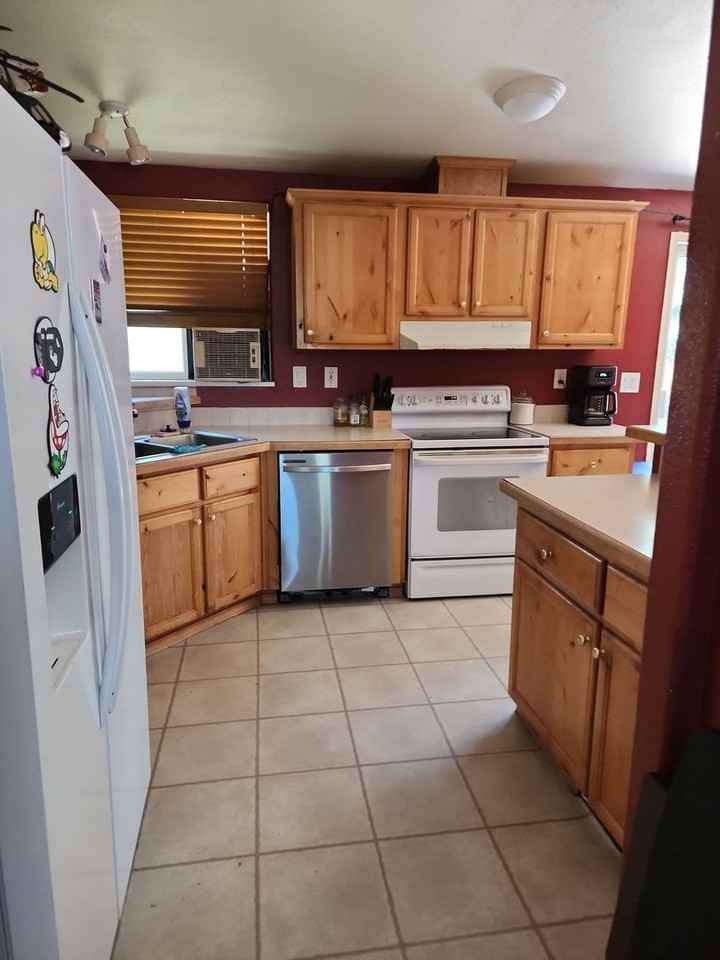 290 N Bulloch Pl - Photo 4 of 5