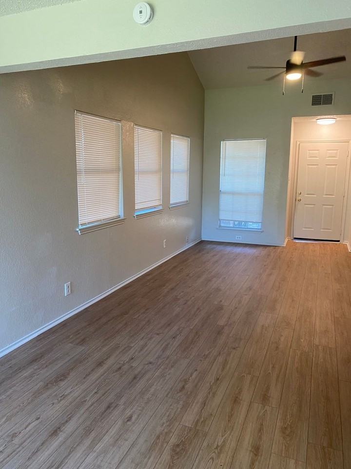 1502 Woodfern Dr - Photo 4 of 22