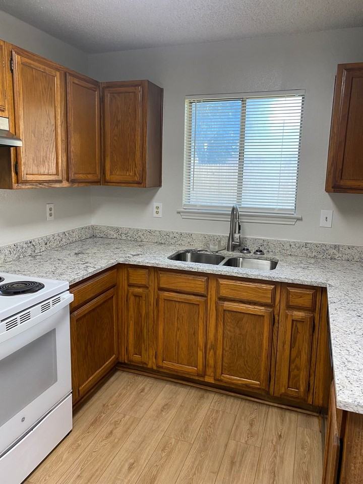 1502 Woodfern Dr - Photo 5 of 22