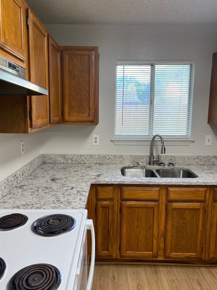 1502 Woodfern Dr - Photo 7 of 22