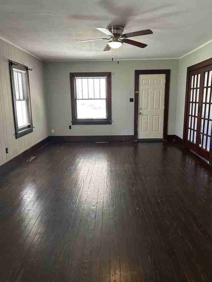 1118 W 2nd St - Photo 2 of 13