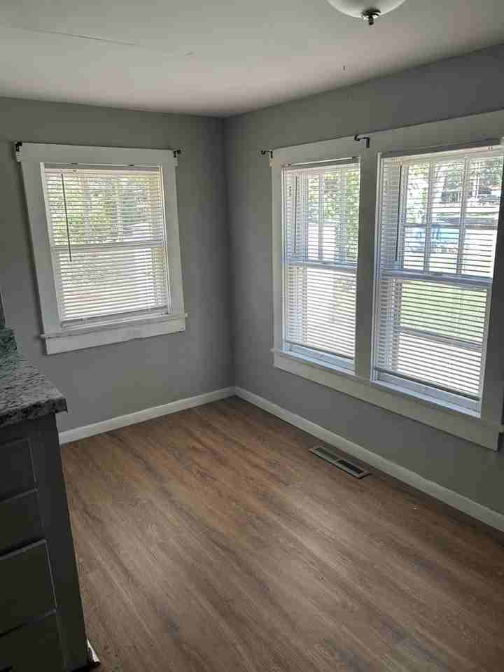 1118 W 2nd St - Photo 6 of 13