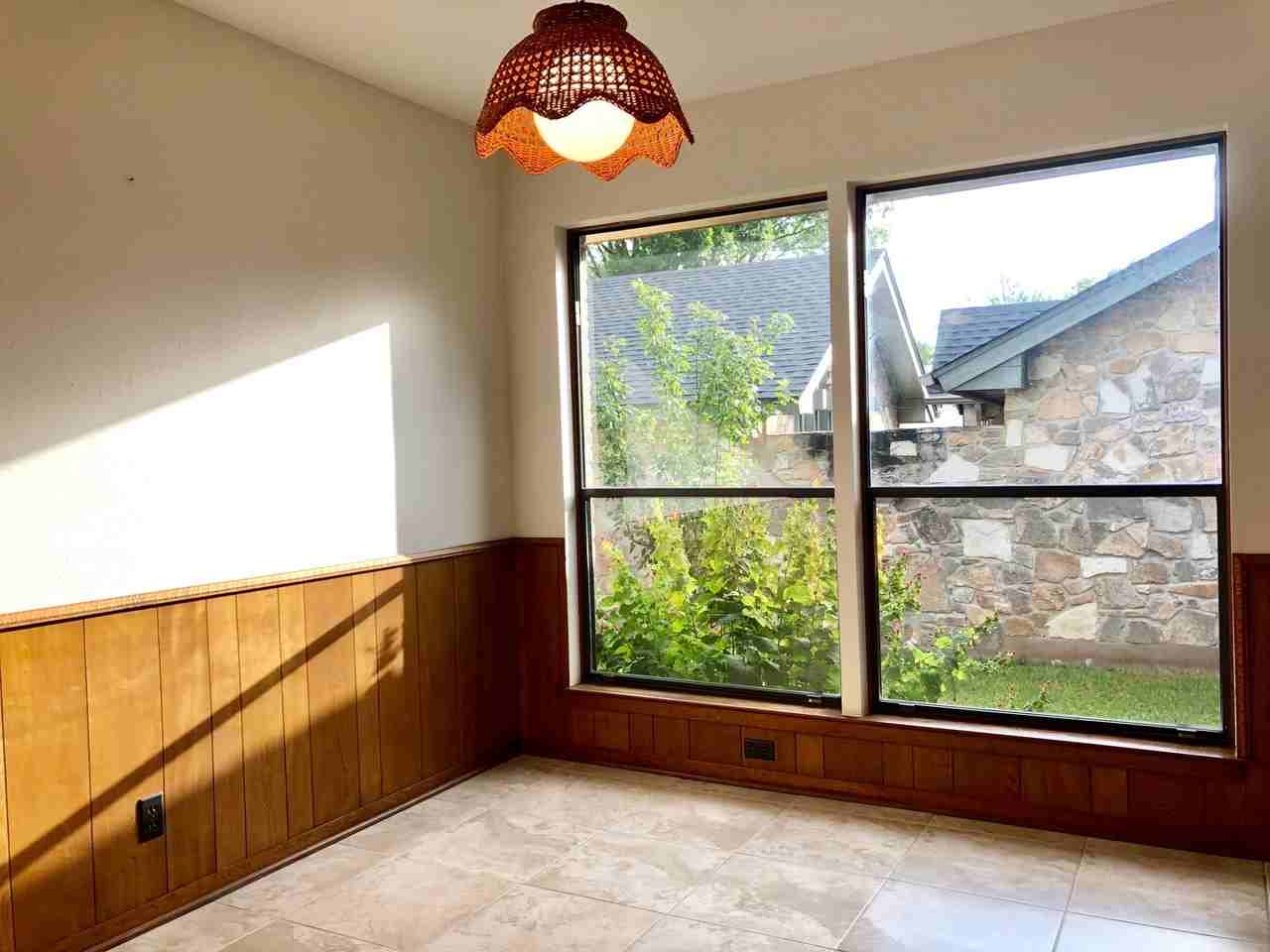 4305 Center Oak Woods St - Photo 5 of 23