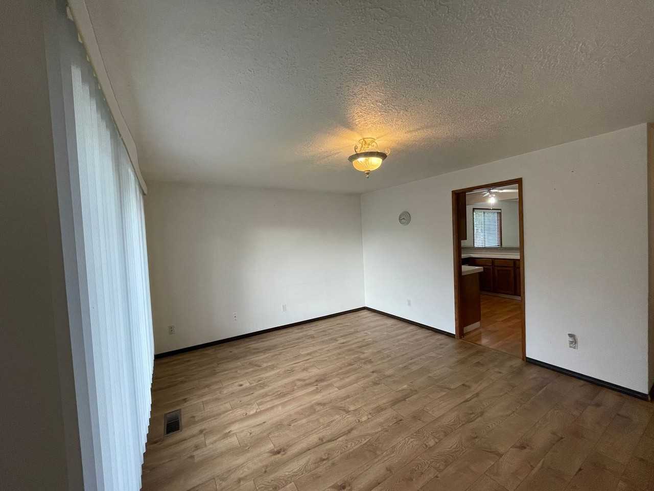 3526 Se 118th Ave - Photo 5 of 26