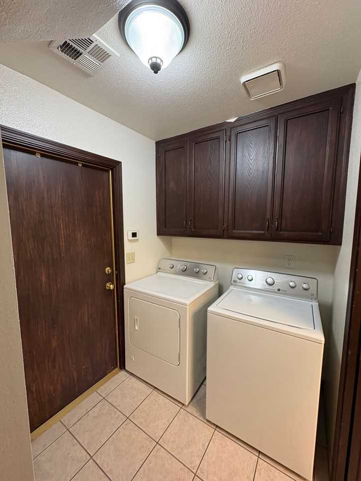 1036 N Palm St - Photo 6 of 32