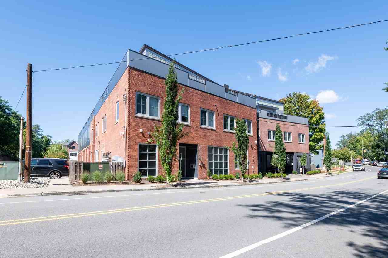 Beautifully Renovated Overiszed Loft Apts with Parking near Downtown! - Photo 2 of 5