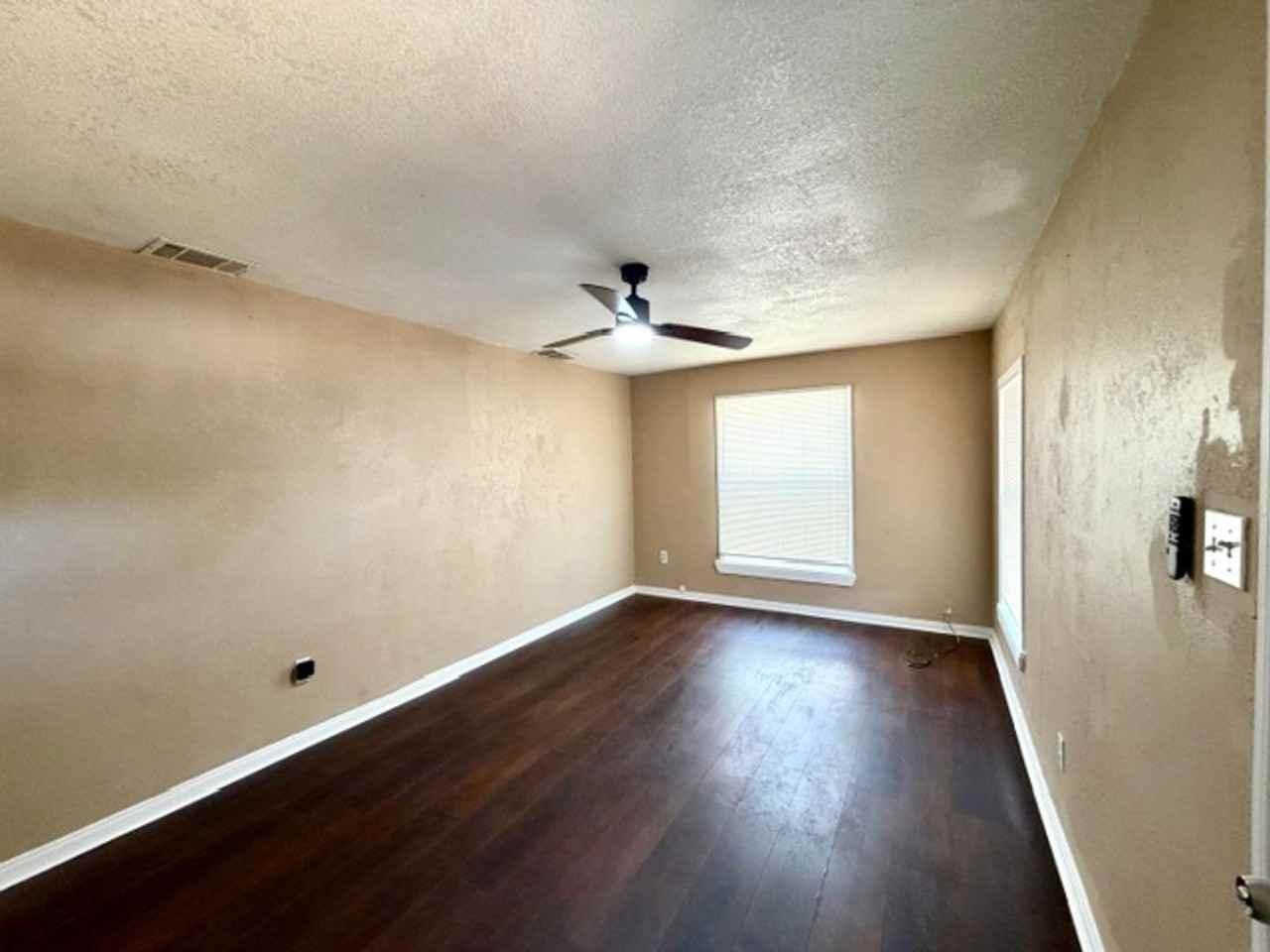 1646 Santos Dr - Photo 2 of 10
