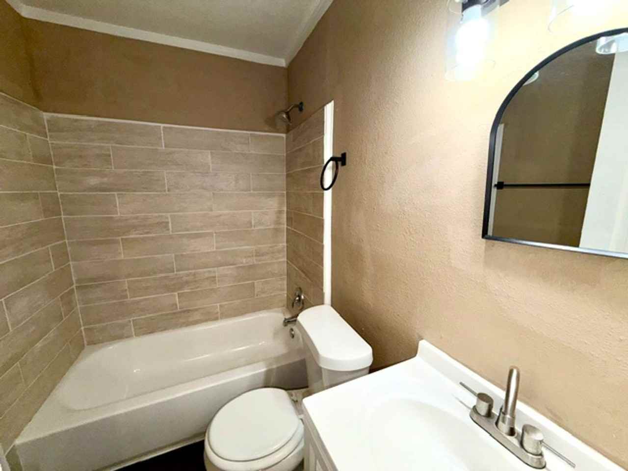 1646 Santos Dr - Photo 6 of 10