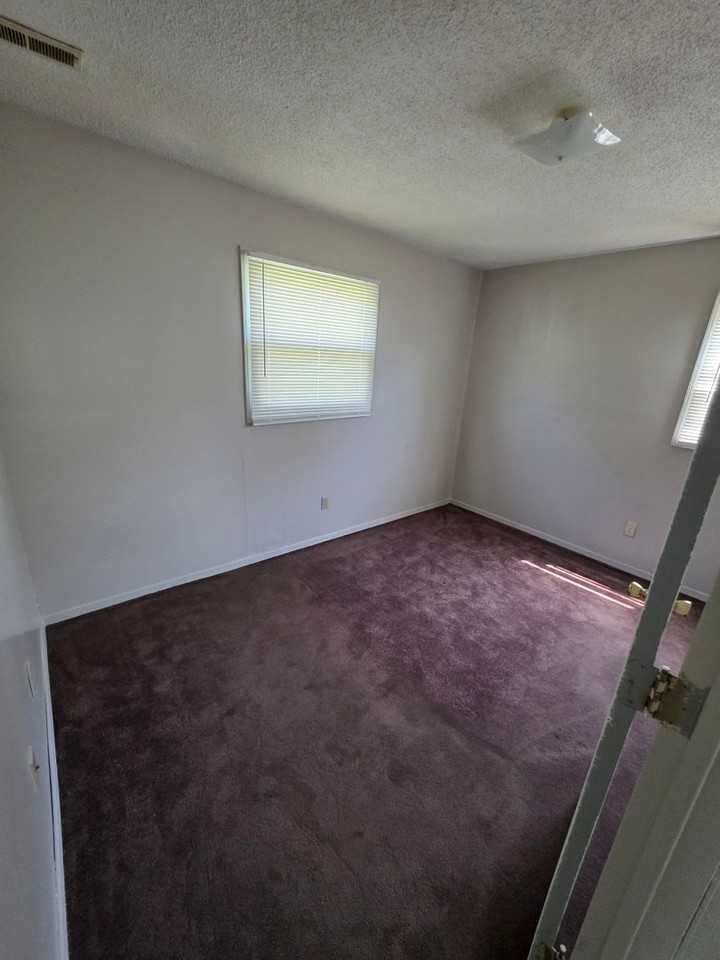 3921 Burdette St - Photo 5 of 10